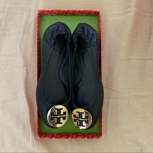 tory burch classic reva ballet flats black/gold